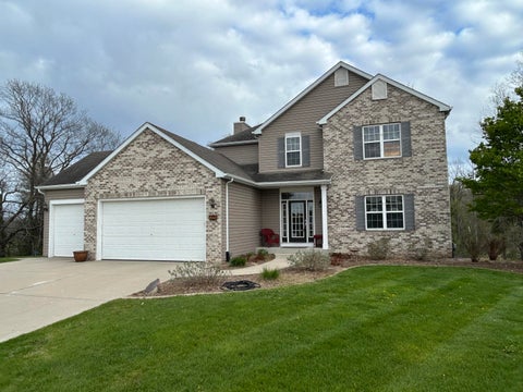 Photo of 505 Acacia Dr, Saukville, WI 53024 (MLS # 1961160)
