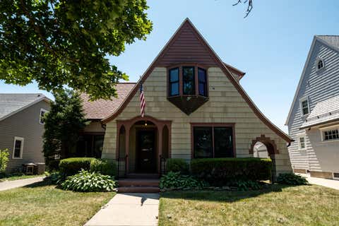 Photo of 519 72nd St, Kenosha, WI 53143 (MLS # 1972988)