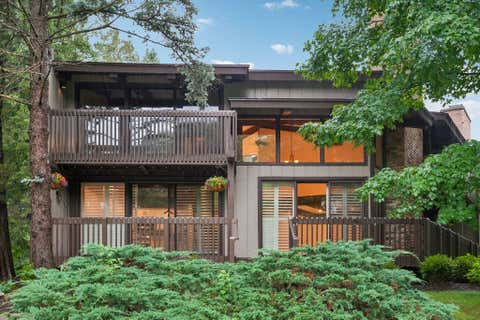 Photo of 930 Alpine Dr, Fontana, WI 53125 (MLS # 1975896)