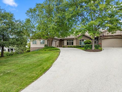 Photo of 17020 Lake Rd, Brookfield, WI 53005 (MLS # 1934836)