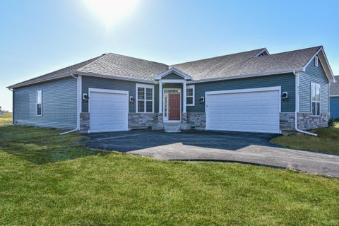 Photo of 407 Manchester Dr, Williams Bay, WI 53191 (MLS # 1986004)