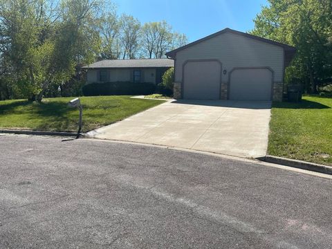 Photo of 201 Pauquette Dr, Poynette, WI 53955 (MLS # 1964245)