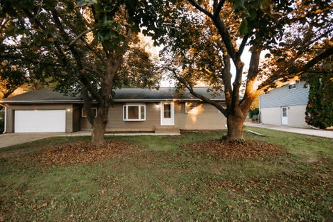 Photo of 3704 S 56th St, Greenfield, WI 53220 (MLS # 1985819)