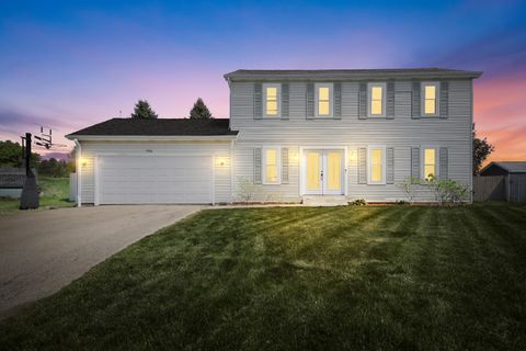 Photo of 780 W Cardinal Cir, Oak Creek, WI 53154 (MLS # 1962646)