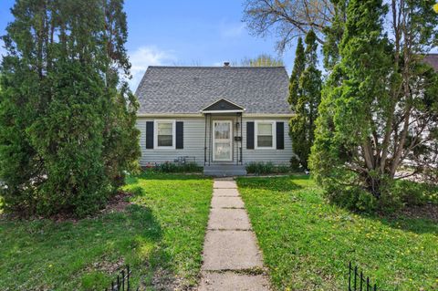 Photo of 5721 N 56th St, Milwaukee, WI 53218 (MLS # 1959704)