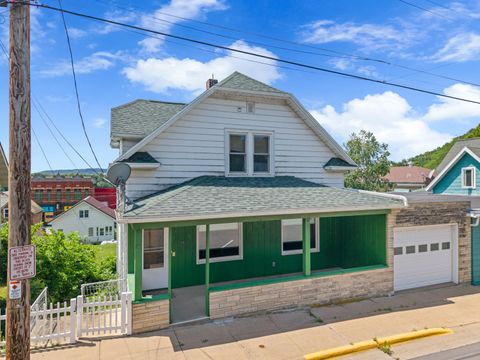 Photo of 23 N Hill St, Fountain City, WI 54629 (MLS # 1973202)