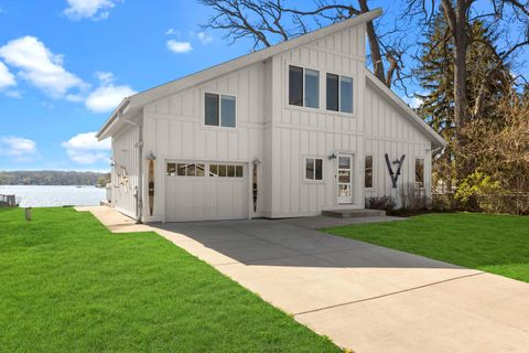 Photo of 812 Rosebud Ave, Twin Lakes, WI 53181 (MLS # 1959934)