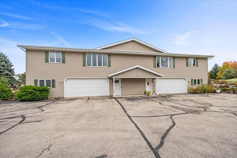 Photo of N4493 Sheehan Lake Ln, Osceola, WI 53010 (MLS # 1940112)