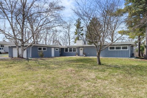 Photo of 837 N Carter St, Genoa City, WI 53128 (MLS # 1957087)