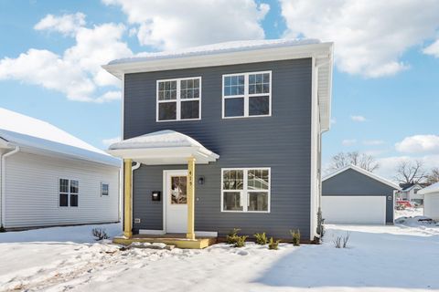 Photo of 415 Oakland Ave, Waukesha, WI 53186 (MLS # 1945599)