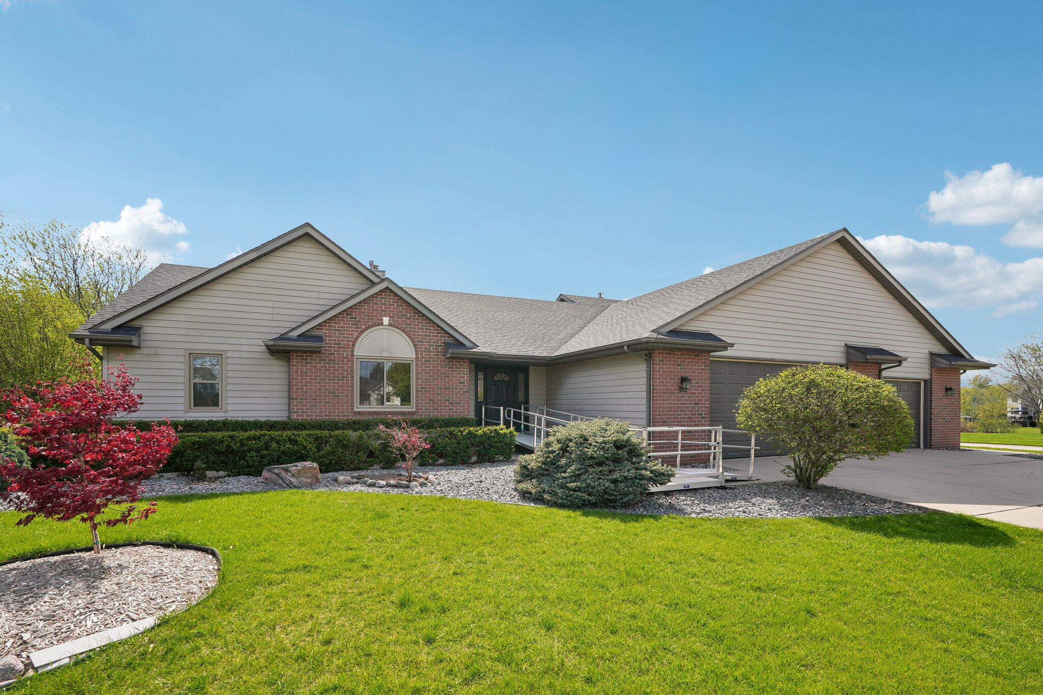 3-web-or-mls-E Ridge Dr-S0505-003