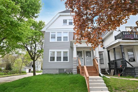 Photo of 1901 N 32nd St, Milwaukee, WI 53208 (MLS # 1961691)