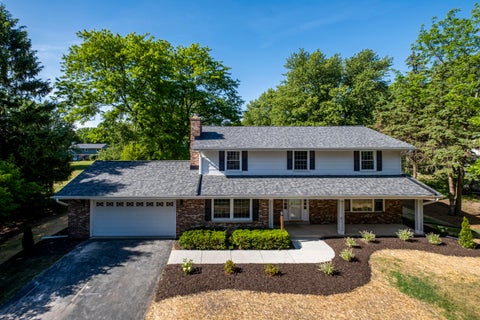 Photo of 14420 Woodridge Cir, Brookfield, WI 53005 (MLS # 1965673)