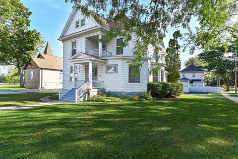 Photo of 148 Edward St, Burlington, WI 53105 (MLS # 1940699) Photo of 148 Edward St, Burlington, WI 53105 (MLS # 1940699)