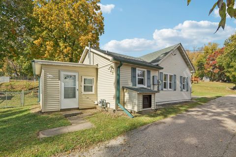 Photo of N1481 Morning Glory Ln, Bloomfield, WI 53128 (MLS # 1941458) Photo of N1481 Morning Glory Ln, Bloomfield, WI 53128 (MLS # 1941458)