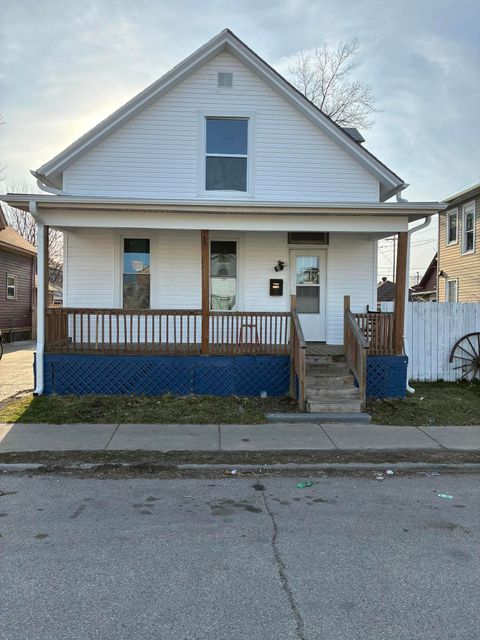 Photo of 1608 S Memorial Dr, Racine, WI 53403 (MLS # 1957856)