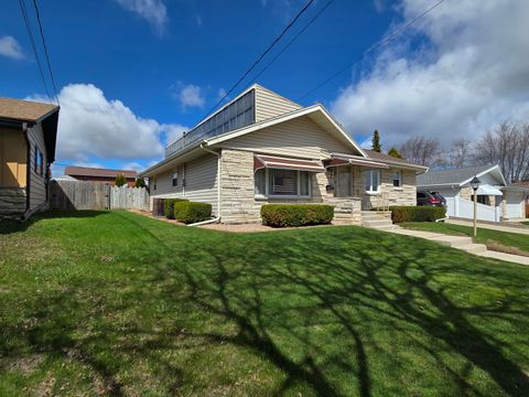 Photo of 1212 S 35th St, Manitowoc, WI 54220 (MLS # 1960265)