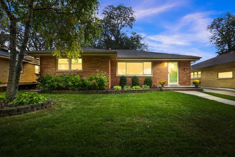 Photo of 10615 W Woodward Ave, Wauwatosa, WI 53222 (MLS # 1950990)