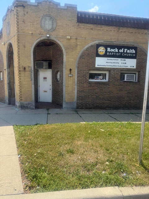 Photo of 1701 W Atkinson Ave, Milwaukee, WI 53206 (MLS # 1976916)