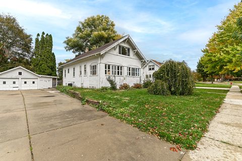 Photo of 232 W Winsor St, Elkhorn, WI 53121 (MLS # 1940461) Photo of 232 W Winsor St, Elkhorn, WI 53121 (MLS # 1940461)