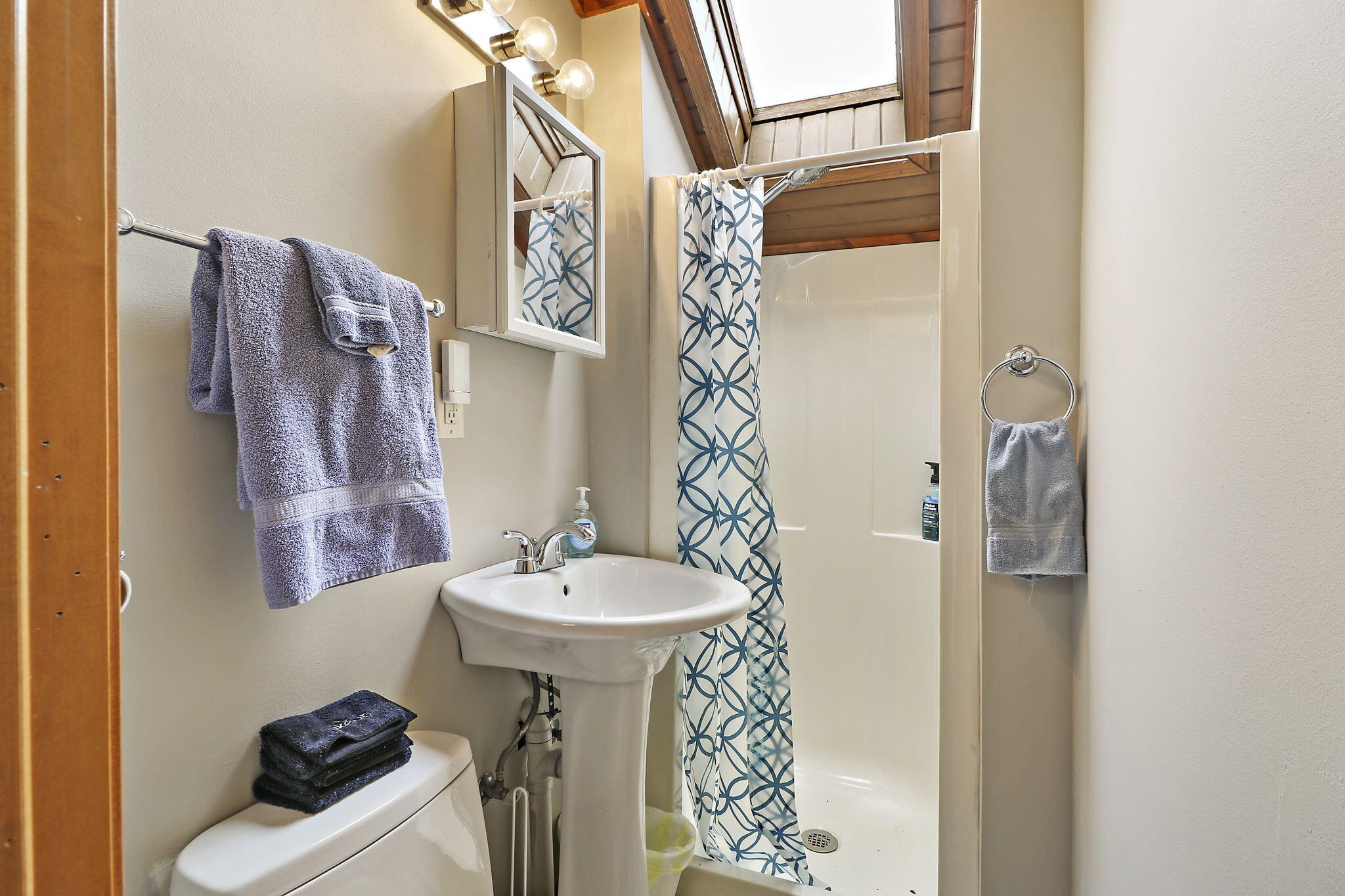 Linn, Wisconsin 53147, United States, 3 Bedrooms Bedrooms, ,3 BathroomsBathrooms,Residential,Active,128746