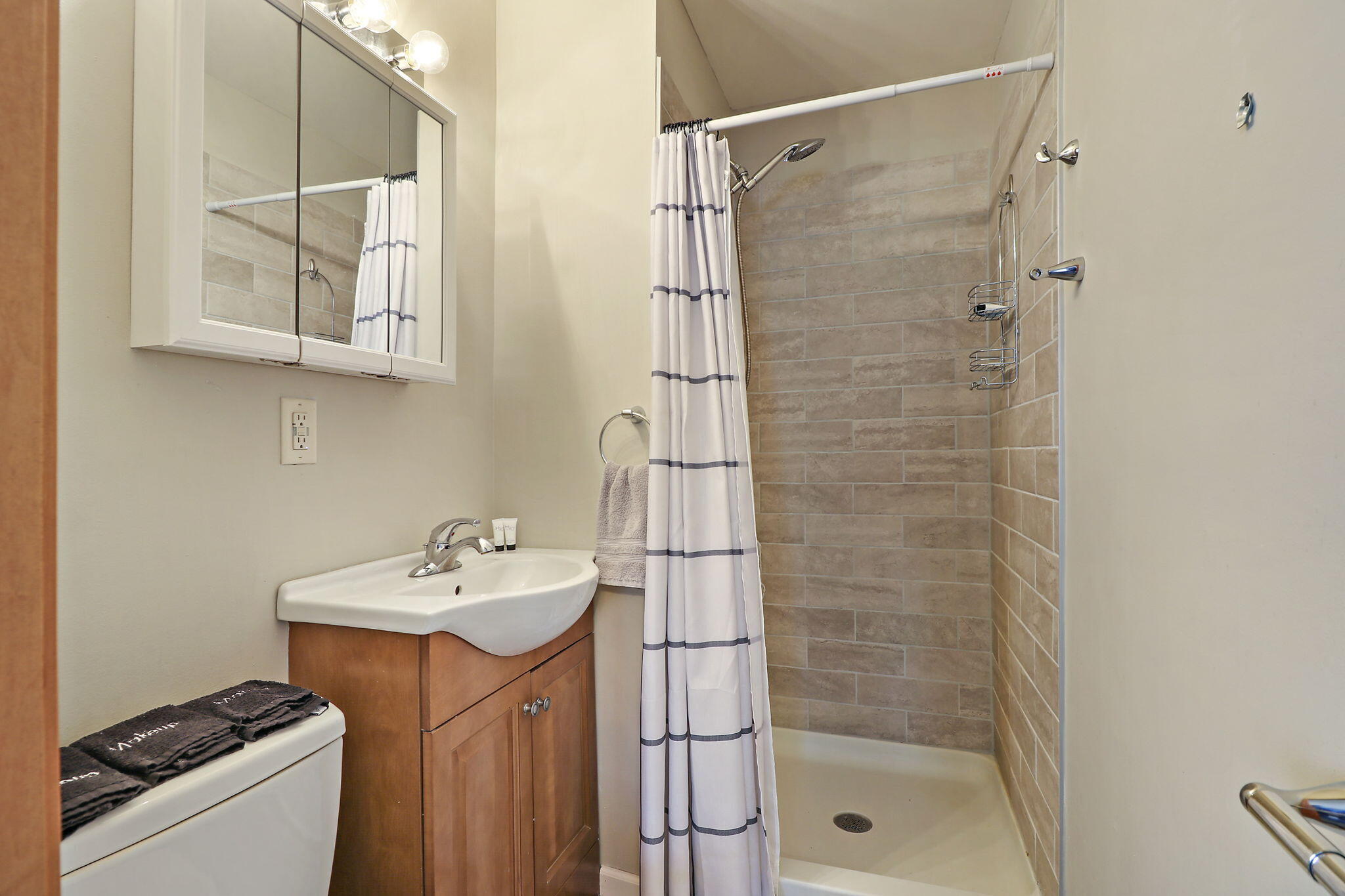 Linn, Wisconsin 53147, United States, 3 Bedrooms Bedrooms, ,3 BathroomsBathrooms,Residential,Active,128746