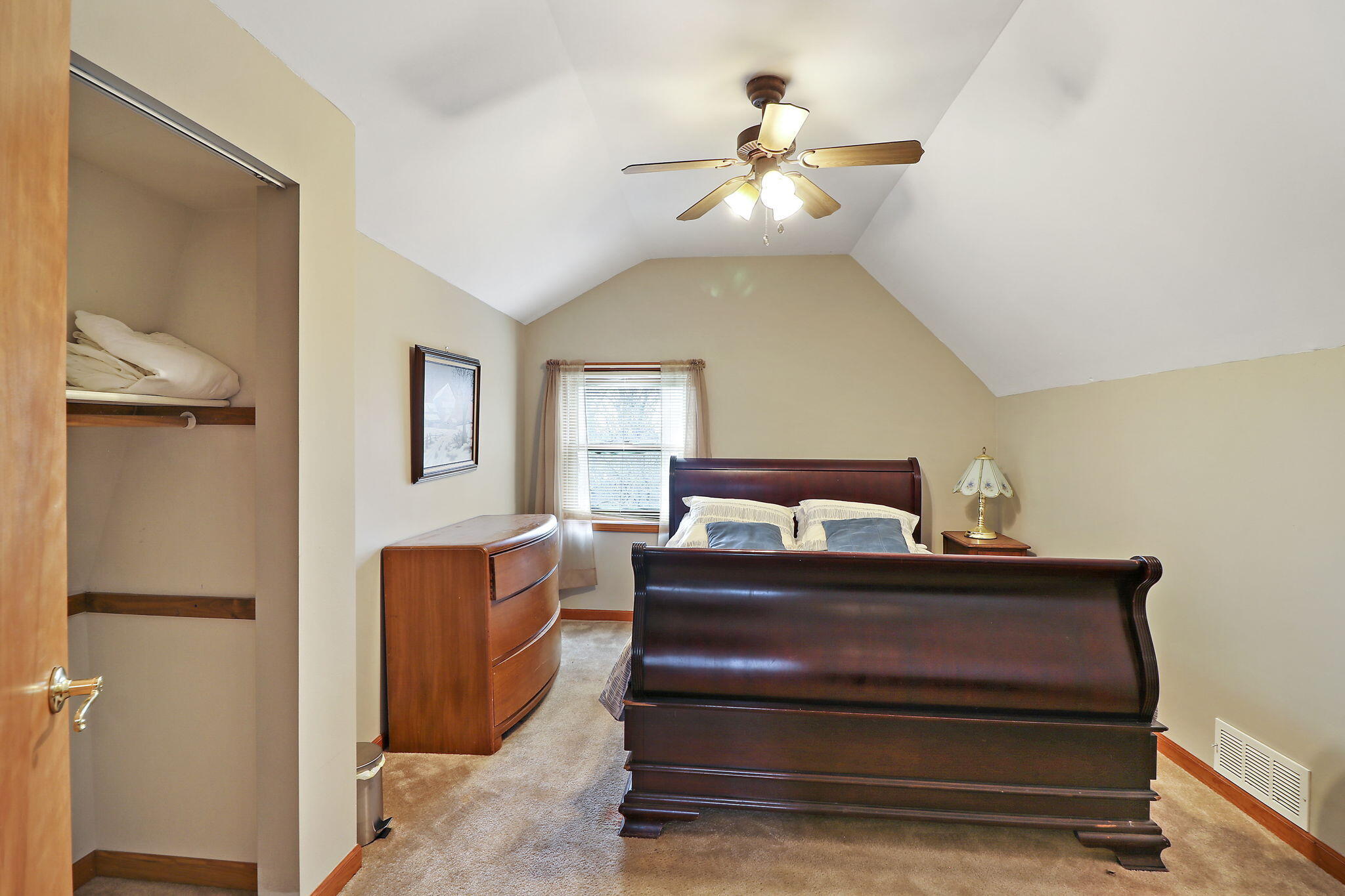 Linn, Wisconsin 53147, United States, 3 Bedrooms Bedrooms, ,3 BathroomsBathrooms,Residential,Active,128746