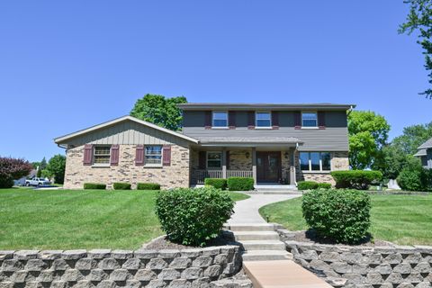 Photo of 12660 W Crawford Dr, New Berlin, WI 53151 (MLS # 1968664)