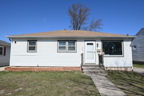 Photo of 4922 W Norwich Ct, Milwaukee, WI 53220 (MLS # 1954494)