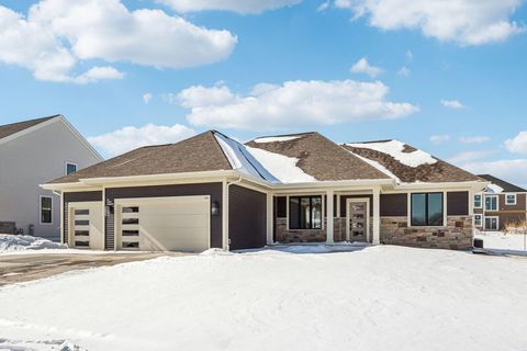 755 Kohlwey Dr, Grafton, WI 53024 - #: 1872151