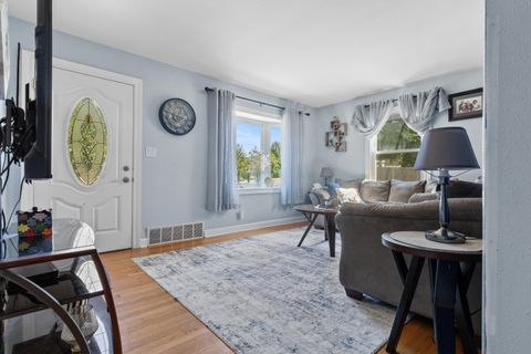 Photo of 1747 S 92nd St, West Allis, WI 53214 (MLS # 1939096)