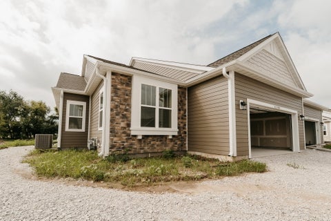 Photo of N17W29579 Caldicot Cir N, Delafield, WI 53072 (MLS # 1978861)
