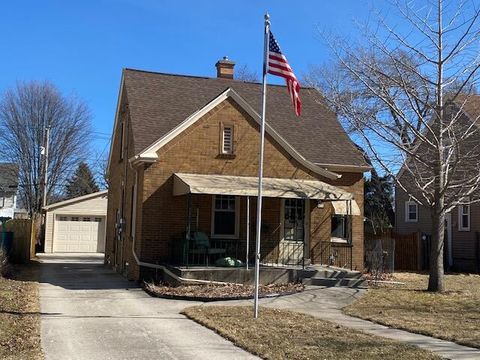 Photo of 426 N Montgomery St, Port Washington, WI 53074 (MLS # 1955011)