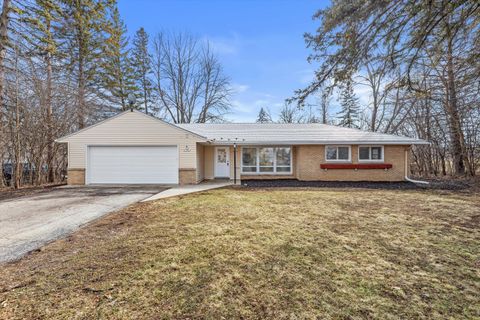 Photo of N80W15821 Rainbow Dr, Menomonee Falls, WI 53051 (MLS # 1952625)