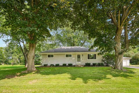 Photo of 2436 S Ronke Ln, New Berlin, WI 53151 (MLS # 1976428)