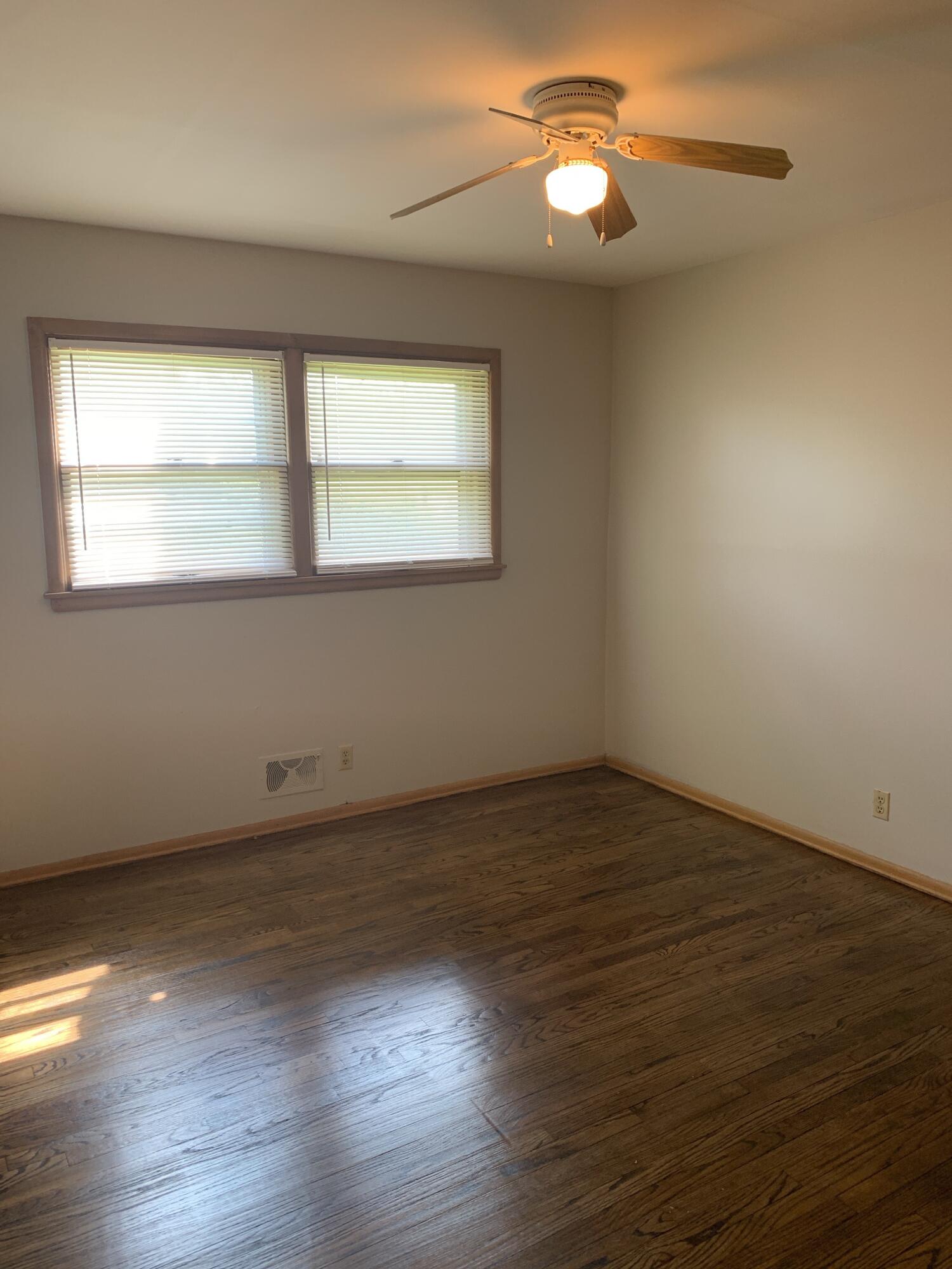 Milwaukee, Wisconsin 53218, United States, 2 Bedrooms Bedrooms, ,1 BathroomBathrooms,Residential,Active,110784