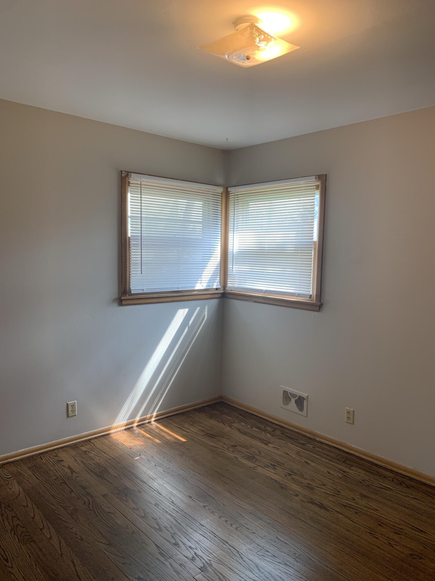 Milwaukee, Wisconsin 53218, United States, 2 Bedrooms Bedrooms, ,1 BathroomBathrooms,Residential,Active,110784