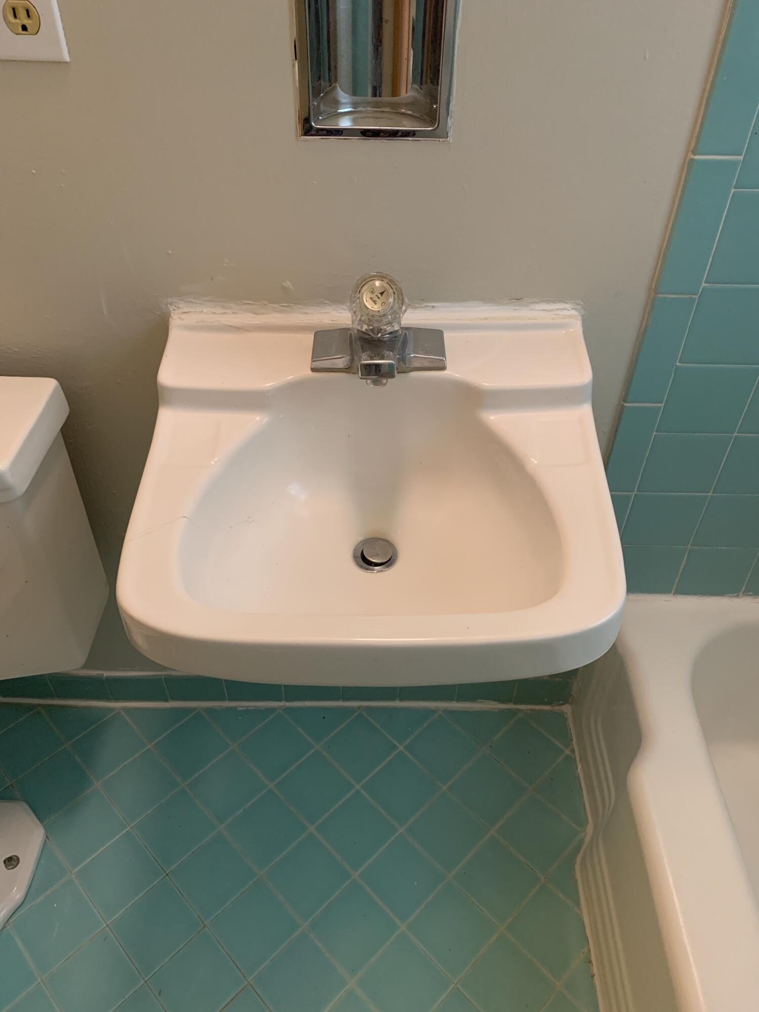 Milwaukee, Wisconsin 53218, United States, 2 Bedrooms Bedrooms, ,1 BathroomBathrooms,Residential,Active,110784