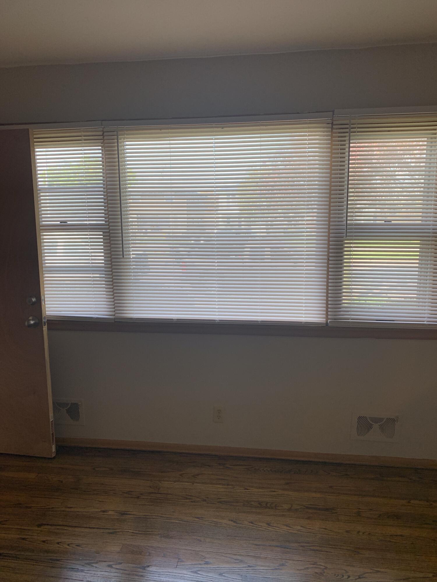 Milwaukee, Wisconsin 53218, United States, 2 Bedrooms Bedrooms, ,1 BathroomBathrooms,Residential,Active,110784