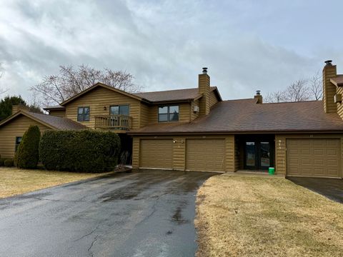 Photo of 975 Manor Dr, Neenah, WI 54956 (MLS # 1953979)