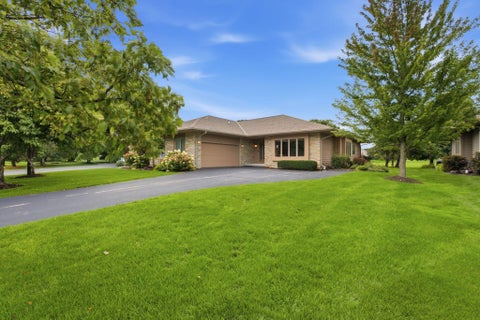 Photo of 1209 E Sweetbriar Ln, Hartland, WI 53029 (MLS # 1978870)