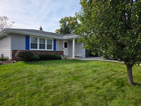 Photo of 4907 Westway Ave, Racine, WI 53406 (MLS # 1986337)