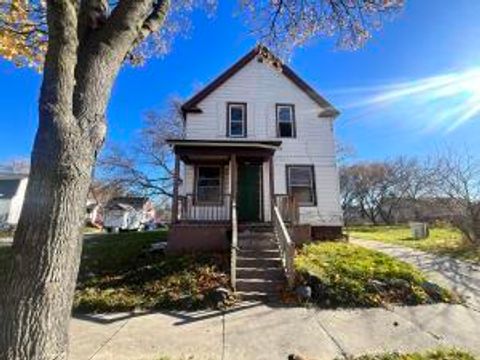Photo of 2832 W 14th St, Milwaukee, WI 53206 (MLS # 1964506)