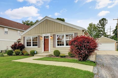 Photo of 10028 W Courtland Ave, Wauwatosa, WI 53225 (MLS # 1932216)