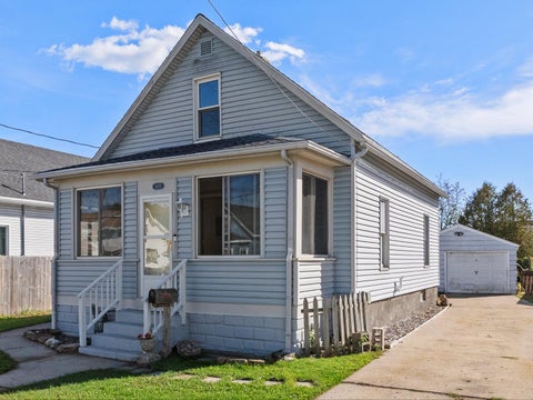 Photo of 2413 14th St, Two Rivers, WI 54241 (MLS # 1984288)