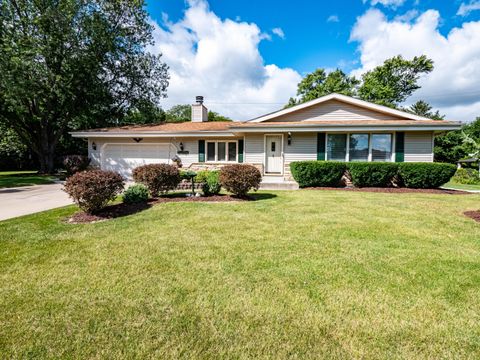 Photo of W147N7685 Northpoint Dr, Menomonee Falls, WI 53051 (MLS # 1934043)