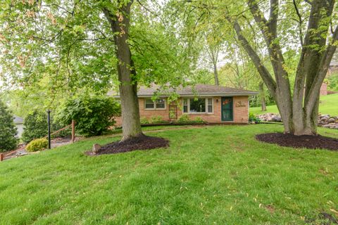 Photo of 975 Adelmann Ave, Brookfield, WI 53045 (MLS # 1919273)