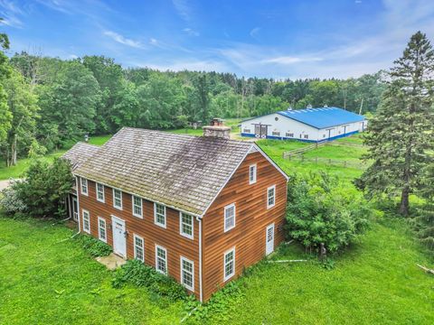 Photo of 9111 W Hawthorne Rd, Mequon, WI 53097 (MLS # 1925030)