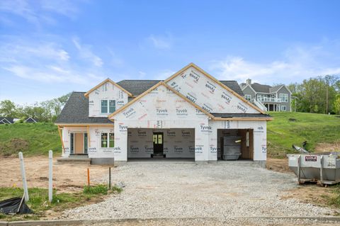 Photo of W253N5553 Crescent Hill Dr, Sussex, WI 53089 (MLS # 1964947)