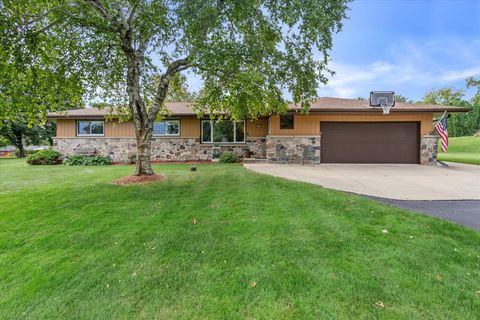 Photo of 16325 Overhill Dr, Brookfield, WI 53005 (MLS # 1934576)